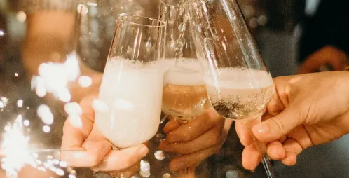 4 Alcohol Server Tips to Remember This Holiday Season