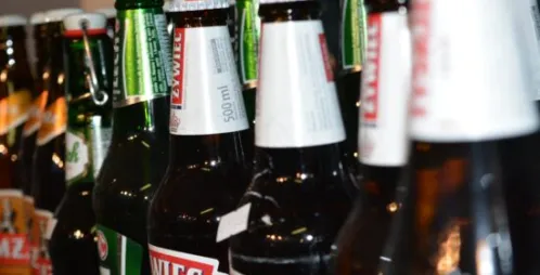 What does the on-site and online TABC certification course say about acceptable forms of ID?