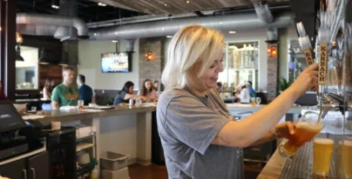 4 Signs a Patron Is Intoxicated & When to Cut Them Off