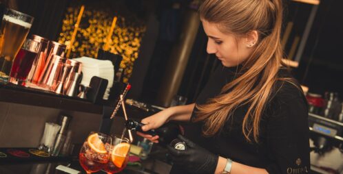bartender pours mimosas